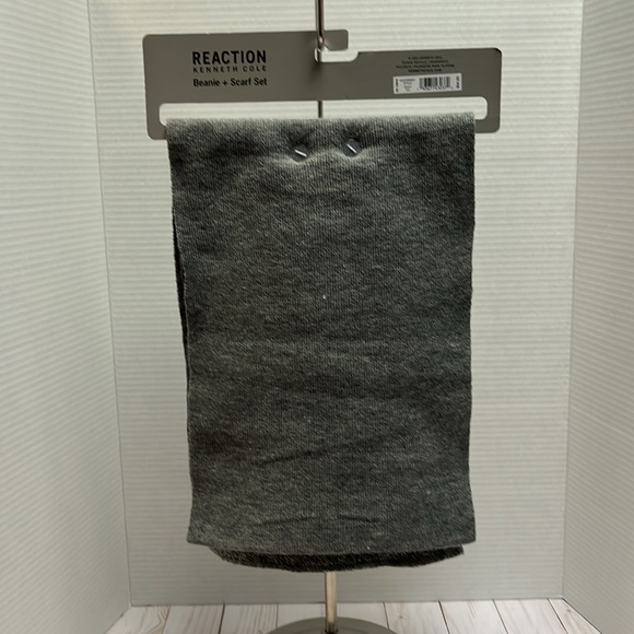 Kenneth Cole Reaction hat and scarf set - Picture 2 of 4